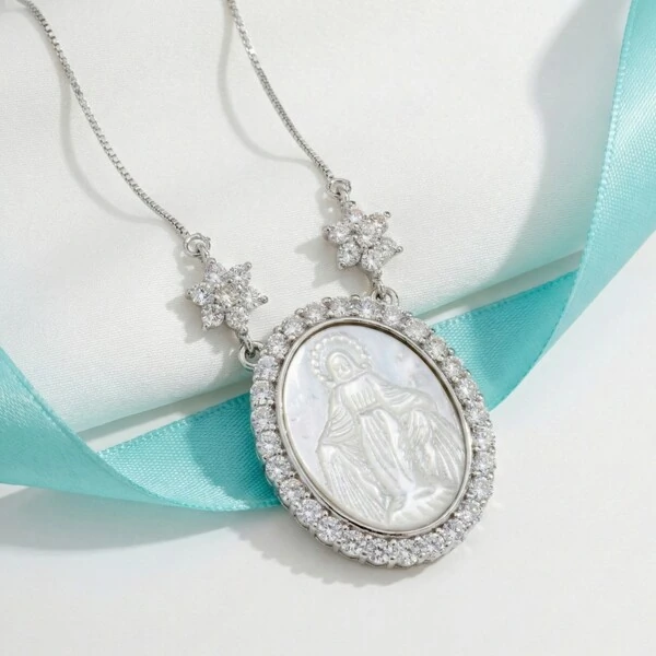 Colar Nossa Senhora das Graças Madrepérola Flores Ródio Branco