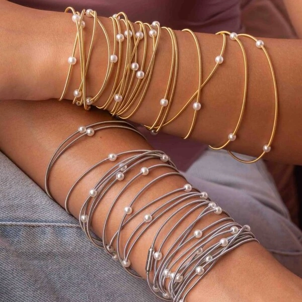 Pulseira Corda de Violão Pérolas Ródio Branco