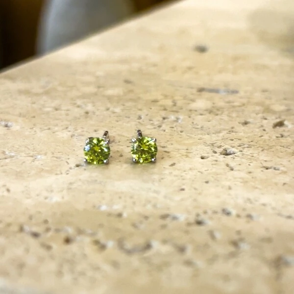 Brinco Solitário 4 MM Apple Green Prata 925