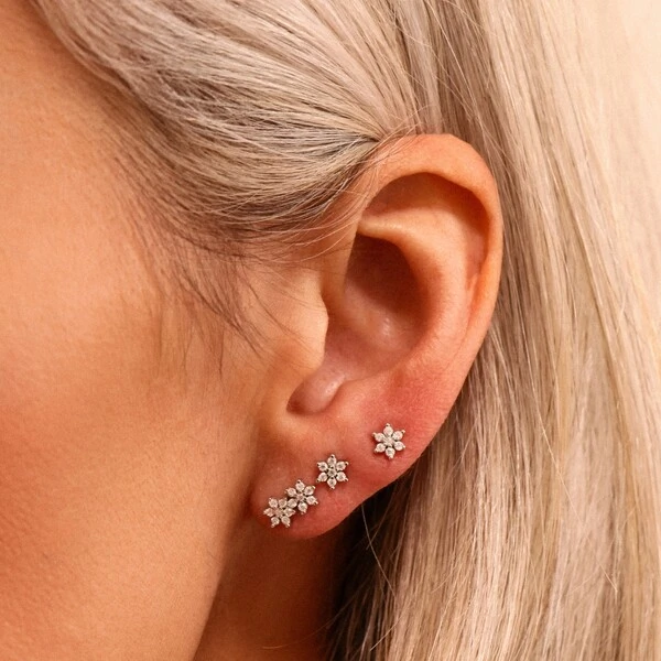 Copiar Brinco Mini Flor Moissanite | Prata 925 com Ródio Branco | Certificado GRA | 5mm