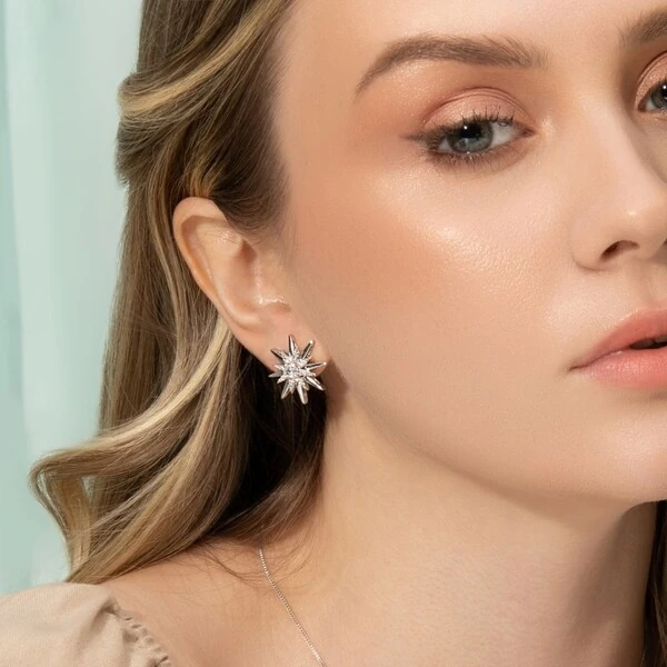 Brinco Estrela Retrô Ródio Branco