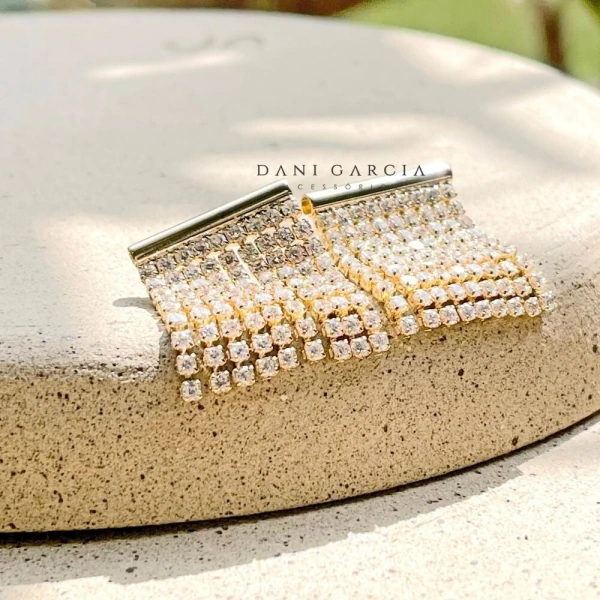 Brinco Ear Cuff Franja Zircônias Banho de Ouro 18 K