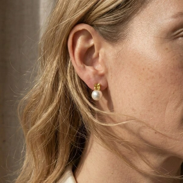 Brinco Pérola Barroca com Quadrado Citrino Banho de Ouro 18 K