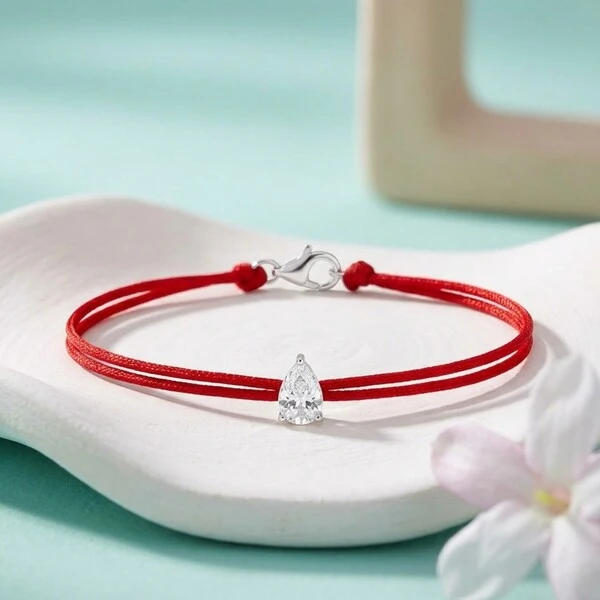 Pulseira Fio de Seda Vermelho Zircônia Gota | Prata 925 com Ródio Branco | Pingente 6x4mm | 16cm