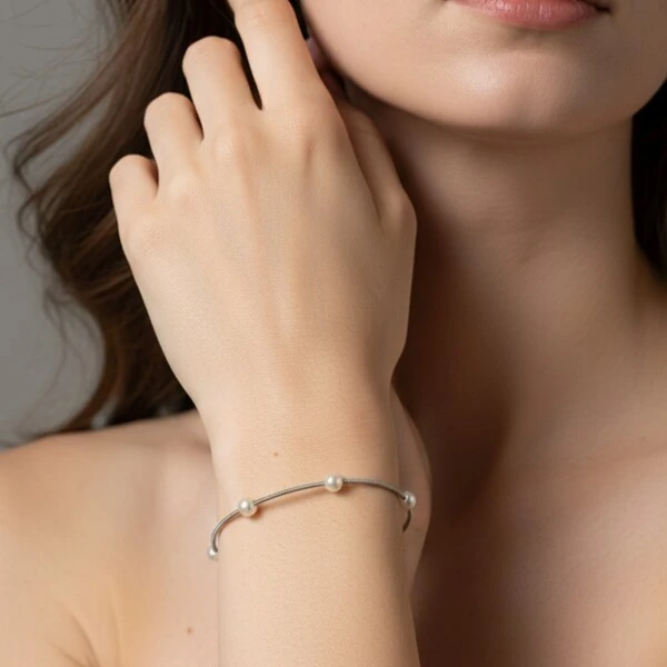 Pulseira Corda de Violão Solitária Pérolas Ródio Branco