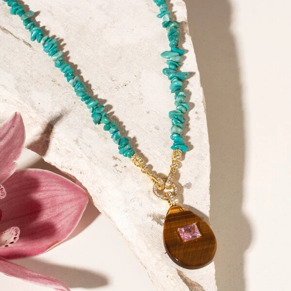 Colar Handmade Raolita Turquesa com Gota Olho de Tigre e Zircônia Rosa | Liga Metálica Banho Ouro 18