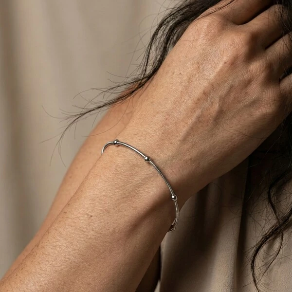 Pulseira Corda de Violão Solitária Bolinhas Ródio Branco