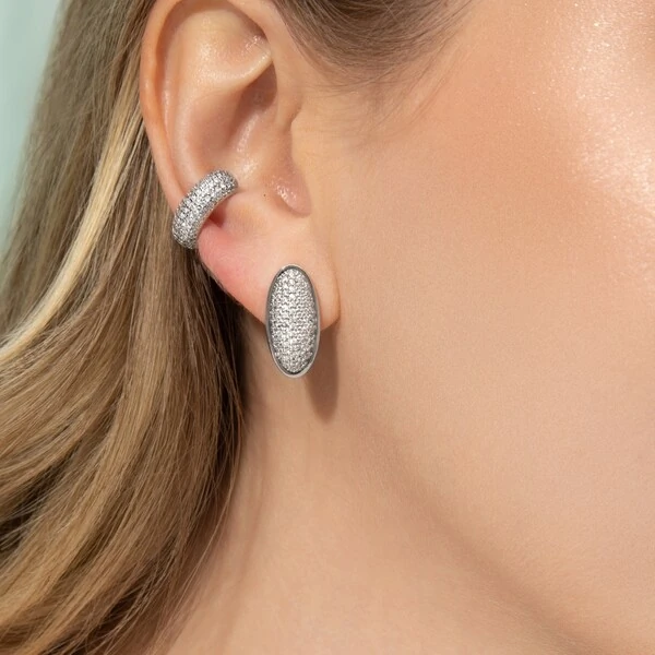 Brinco Oval Cravejado Ródio Branco
