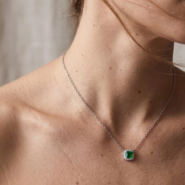 Colar Zircônia Esmeralda com Halo | Prata 925 com Ródio Branco | Pingente 7mm | Corrente 40–50cm