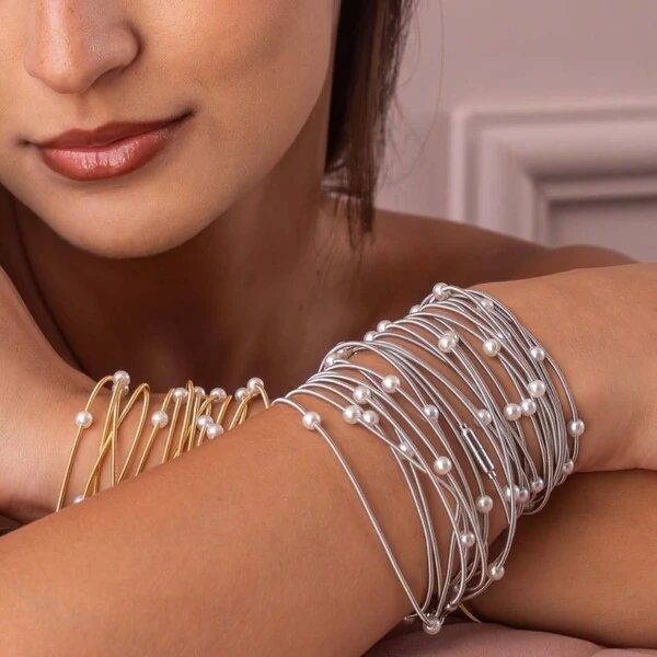 Pulseira Corda de Violão Pérolas Ródio Branco