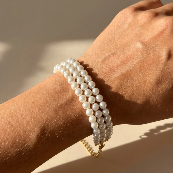 Pulseira 3 Fileiras Pérola Shell | Banho de Ouro 18k | 18+5cm Extensor