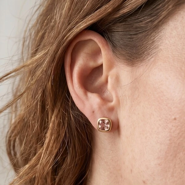 Brinco Quadrado Zircônia Rosé | Banho de Ouro 18k | 7mm