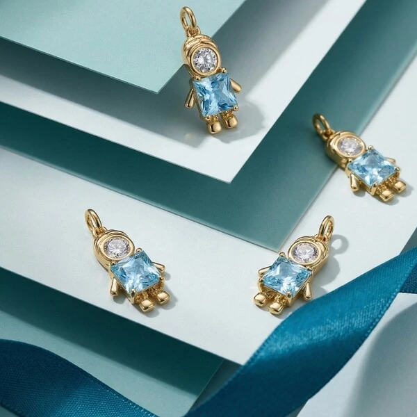 Pingente Menino Zircônia Azul e Branca | Banho de Ouro 18k | 18x12mm