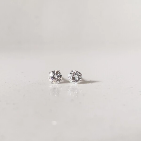 Brinco Ponto de Luz Moissanite 5 MM Prata 925