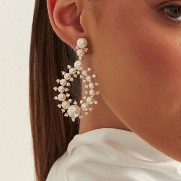 Brinco Pêndulo Gota Pérolas e Zircônias Banho de Ouro 18 K