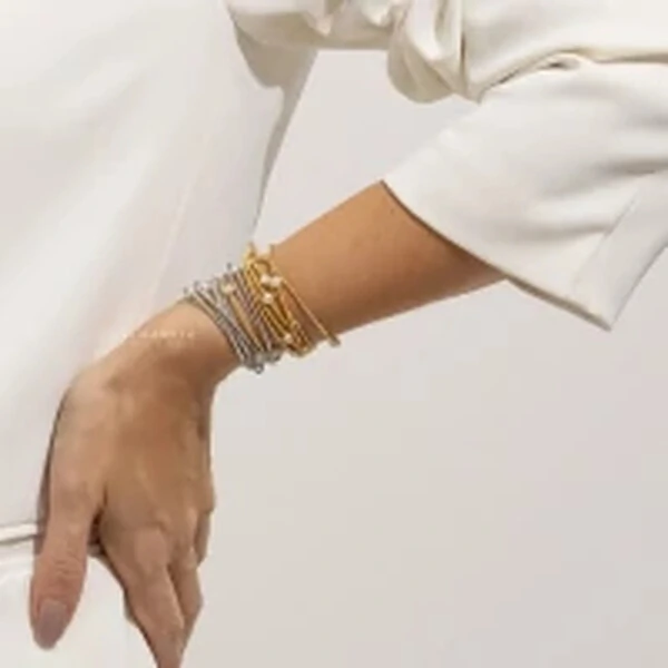 Pulseira Corda de Violão Pérolas Ródio Branco