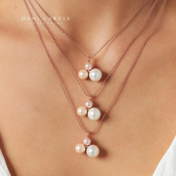 Colar Trio de Pérolas Coloridas Rosê