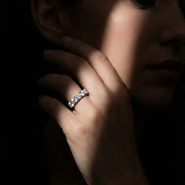 Meia Aliança Russa Moissanite 6 Pedras | Prata 925 com Ródio Branco | 5mm | 3ct Total