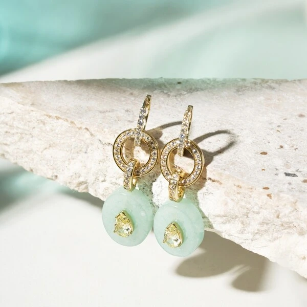 Brinco Ear Bling Oval Aventurina Verde Lab e Gota Cristal Peridoto Banho de Ouro 18k