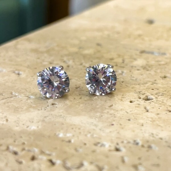 Brinco Ponto de Luz Zircônia 8 MM Prata 925