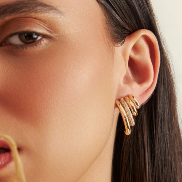 Brinco Quatro Voltas Brisa Banho de Ouro 18 K