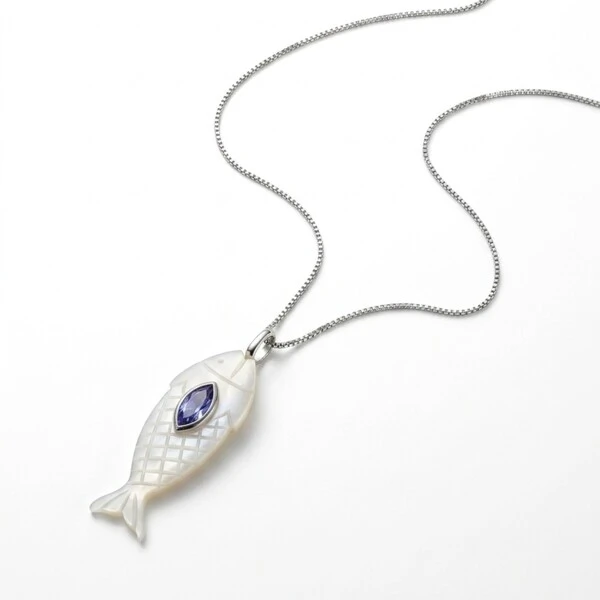 Colar Ichthys em Madrepérola com Zircônia Navete Lavanda | Prata 925 com Ródio | 4 cm × 1,5 cm | 60–