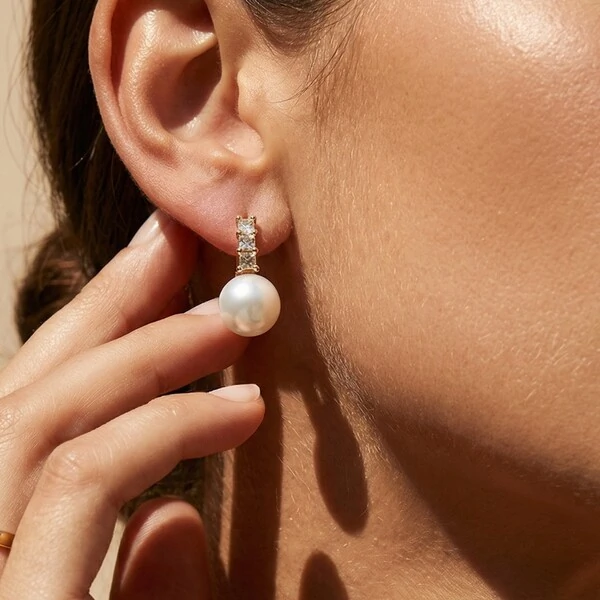 Argola Kelly Pérola Shell Banho de Ouro 18 K