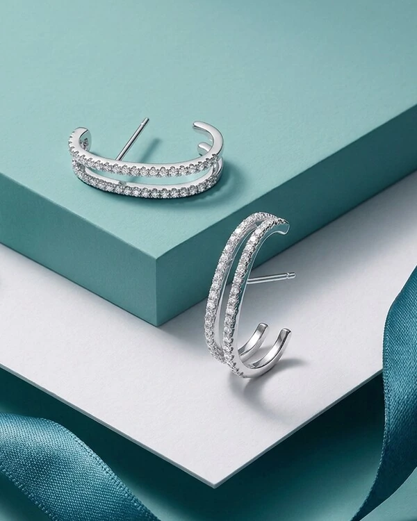 Brinco Ear Hook Duas Fileiras de Zircônias Prata com Banho de Ródio Branco