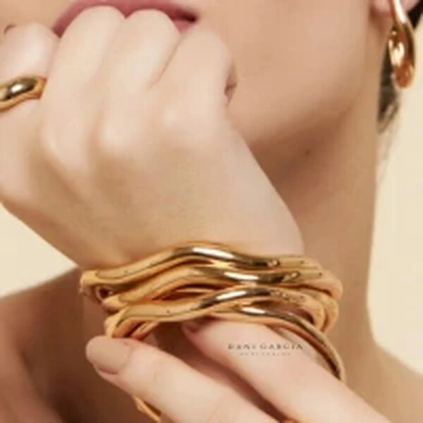 Anel Curvo Liso Banho de Ouro 18 K