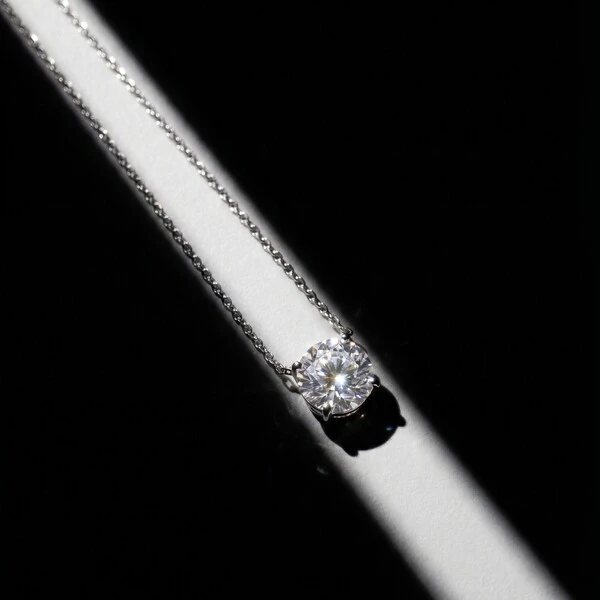 Colar Solitário Moissanite Redonda | Prata 925 com Ródio | 1 cm | 4 ct | Regula 40–50 cm