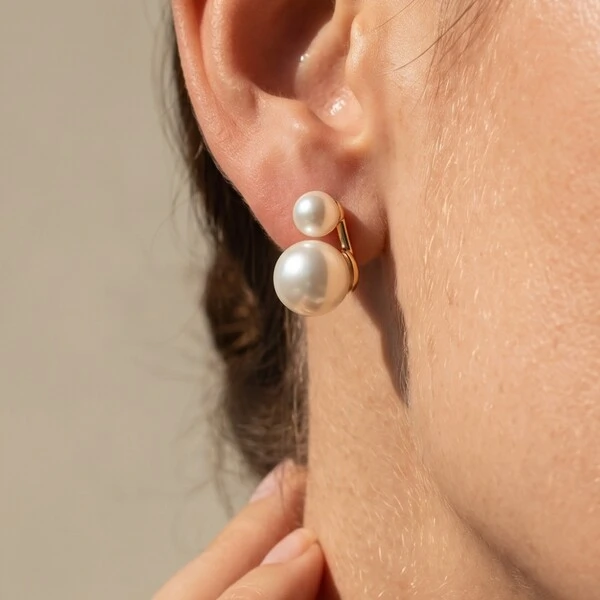 Brinco Duo Pérola Shell | Banho de Ouro 18k | 2x1,1cm