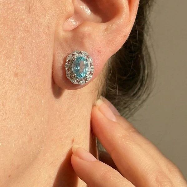 Brinco Oval Zircônia Água Marinha Isa Prata 925