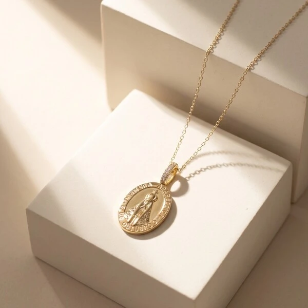 Colar Oval Nossa Senhora Aparecida Liso Moissanite na Argola Corrente Regulável Prata com Banho de O