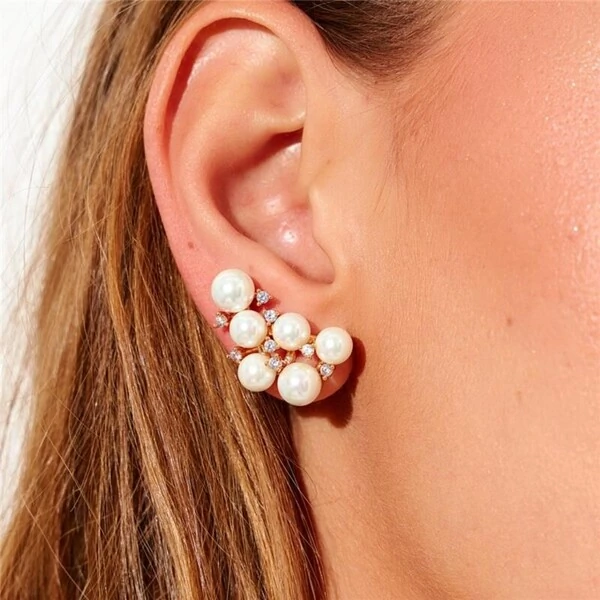 Brinco Ear Cuff Pérolas Brancas Banho de Ouro 18 K Semijóia