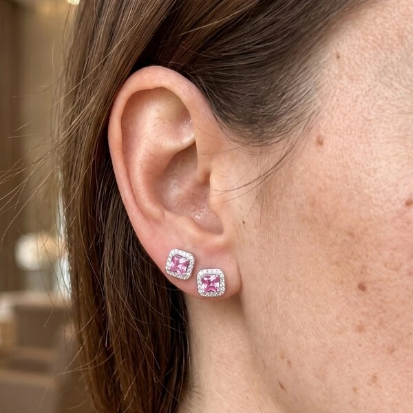 Brinco Quadrado Zircônia Turmalina Pink com Halo | Prata 925 com Ródio Branco | 7mm