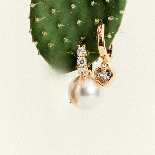 Argola Kelly Pérola Shell Banho de Ouro 18 K