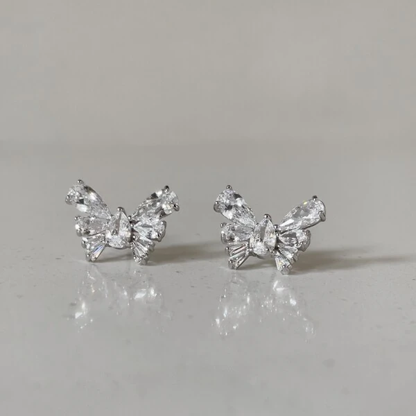 Brinco Borboleta Gota Incolor Ródio Branco