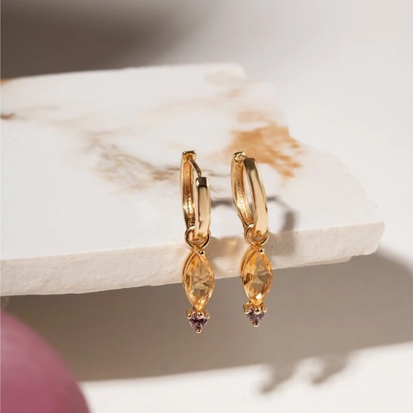 Argola Ear Bling com Charm Navete Cristal Citrino e Cristal Rodolita | Liga Metálica Banho Ouro 18k