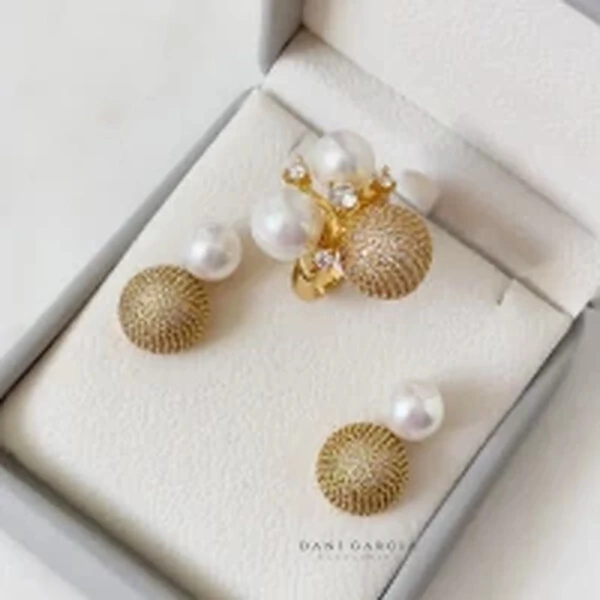 Anel Esfera Cravejada Pérola Shell Banho de Ouro 18 K
