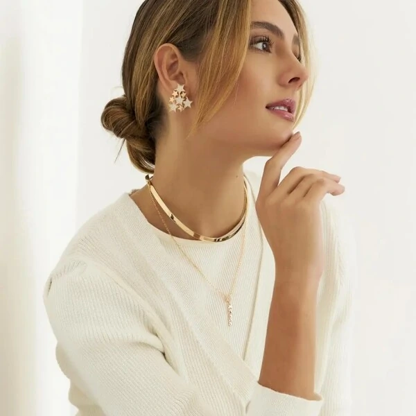 Brincos Estrelas Cravejadas e Fixas Banho de Ouro 18 K