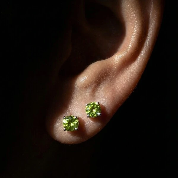 Brinco Solitário 4 MM Apple Green Prata 925