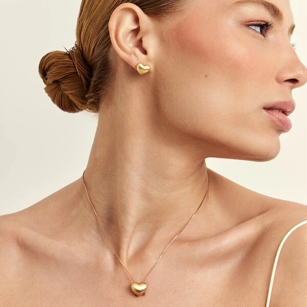 Conjunto Coração Acetinado Liso Banho de Ouro 18 K