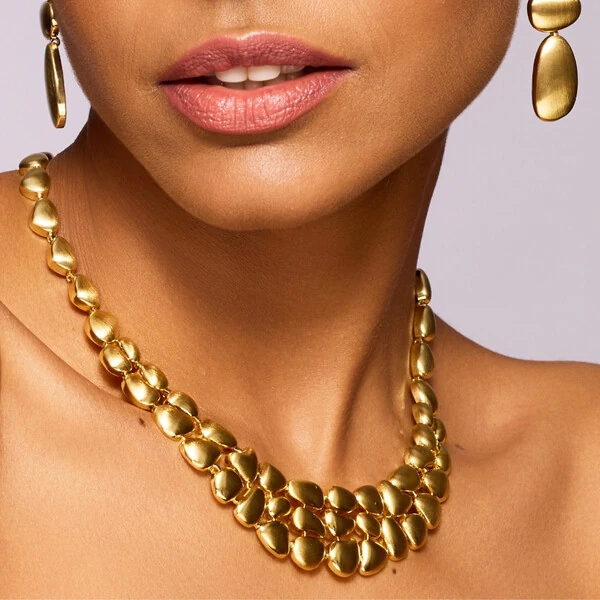 Colar Brisa Orgânico Fosco Banho de Ouro 18 K