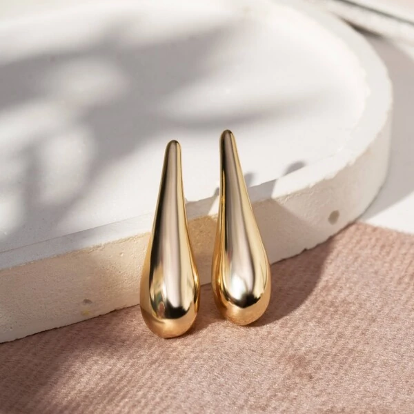 Brinco Gota Alongada Banho de Ouro 18 K