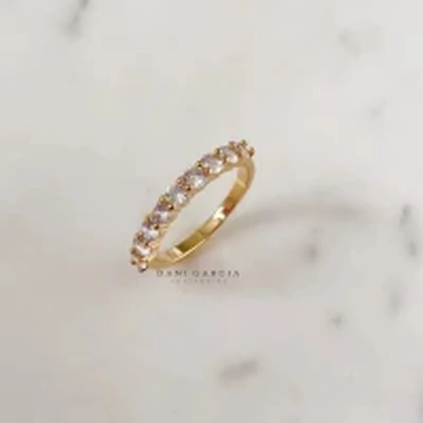 Anel Curvo Cravação Pavê Banho de Ouro 18 K