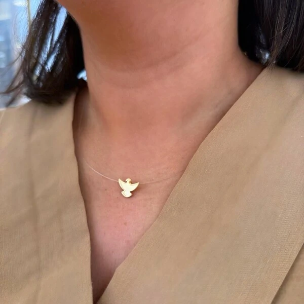 Colar Espírito Santo Fio de Nylon Banho de Ouro 18 K
