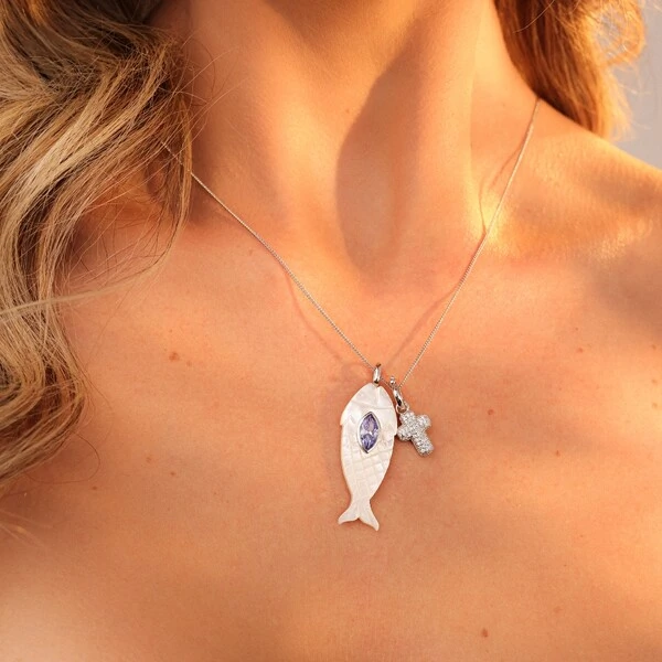 Colar Ichthys em Madrepérola com Zircônia Navete Lavanda | Prata 925 com Ródio | 4 cm × 1,5 cm | 60–