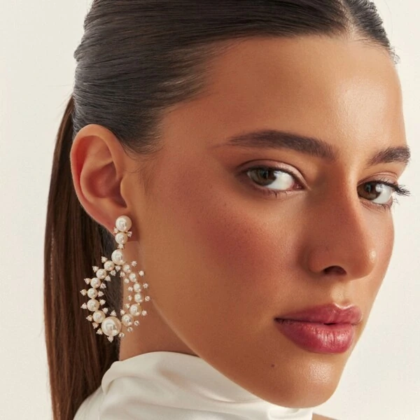 Brinco Pêndulo Gota Pérolas e Zircônias Banho de Ouro 18 K