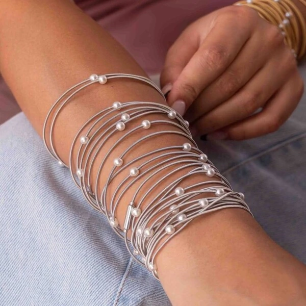 Pulseira Corda de Violão Pérolas Ródio Branco