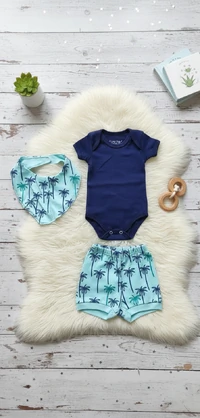 Conjunto Baby Tropical Premium – Body, Shorts e Babador Bandana